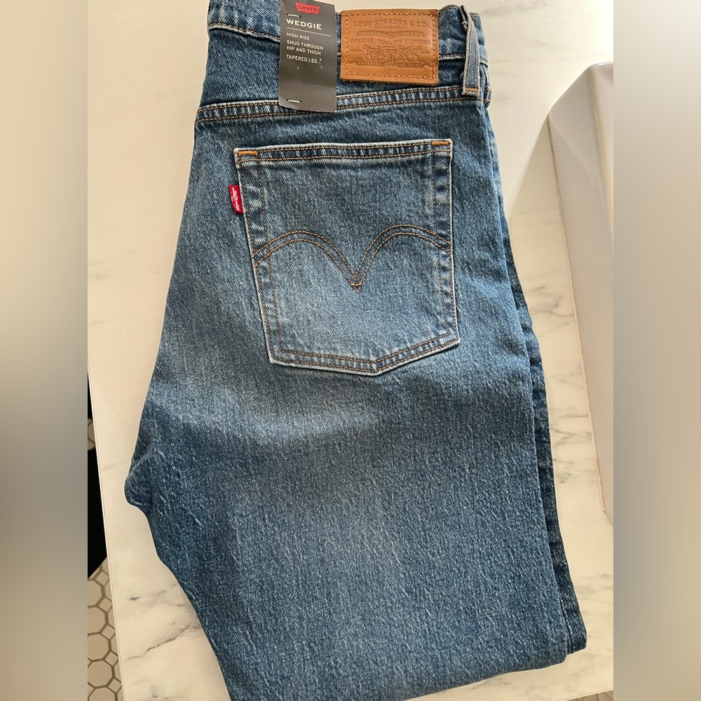 Brand new Levi’s wedgie fit blue jeans
